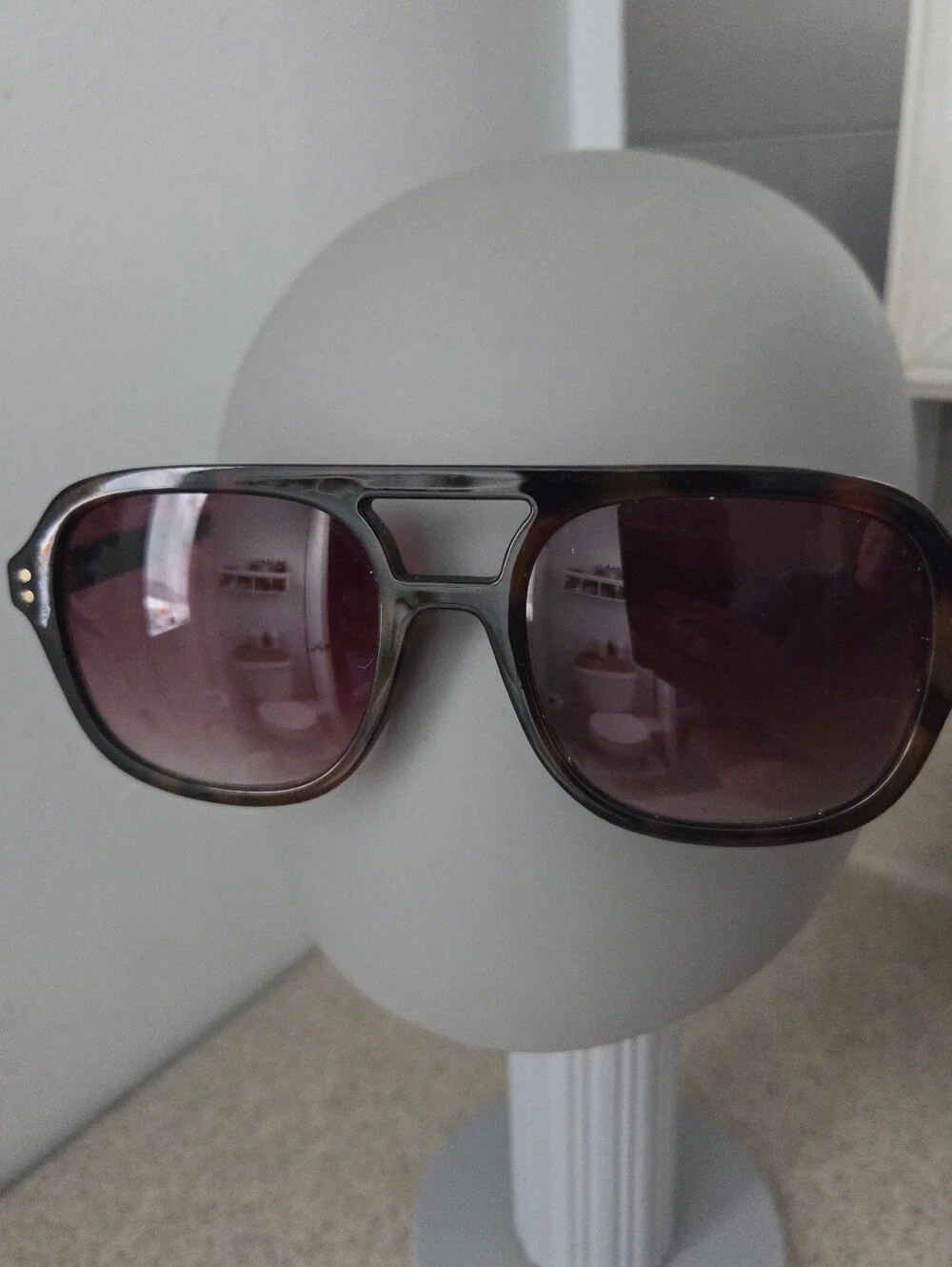 Express Tortoiseshell Frame Sunglasses with Brown Gradient Lenses
